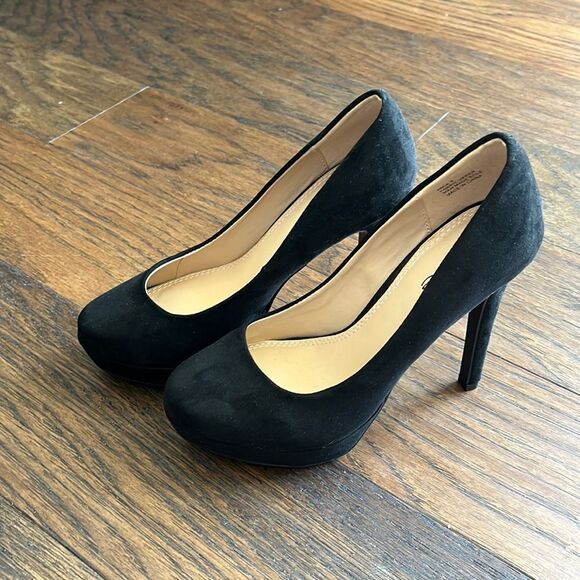 BEBE like new Black faux suede black heels - Picture 1 of 12